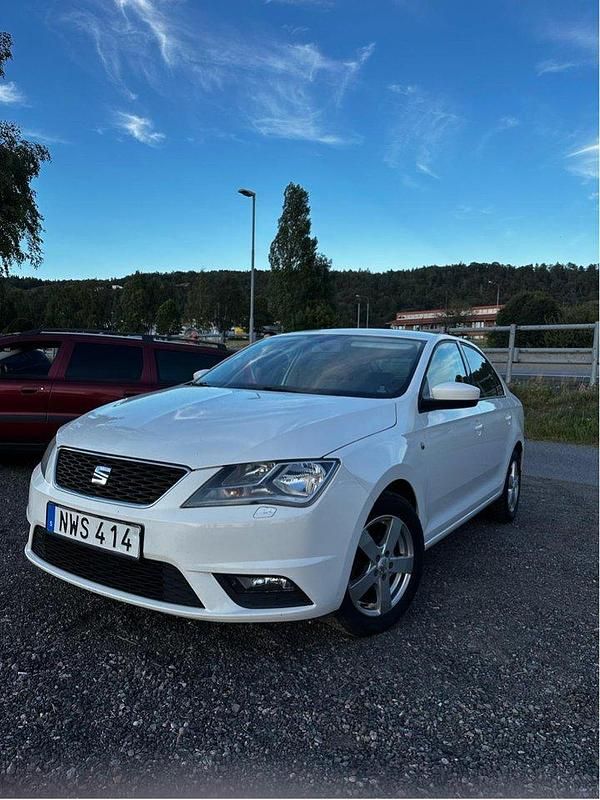 Vit Begagnad 2015 Seat Toledo Halvkombi | 59 999 kr - Bild 1/4
