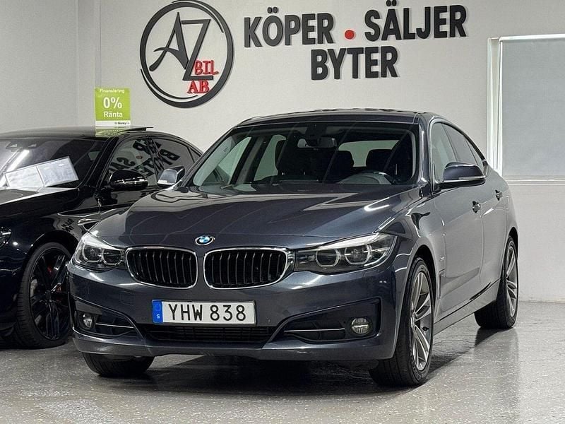 Grå Begagnad 2016 BMW 320 Sport Line Halvkombi | 149 900 kr (Superpris) - Bild 1/4