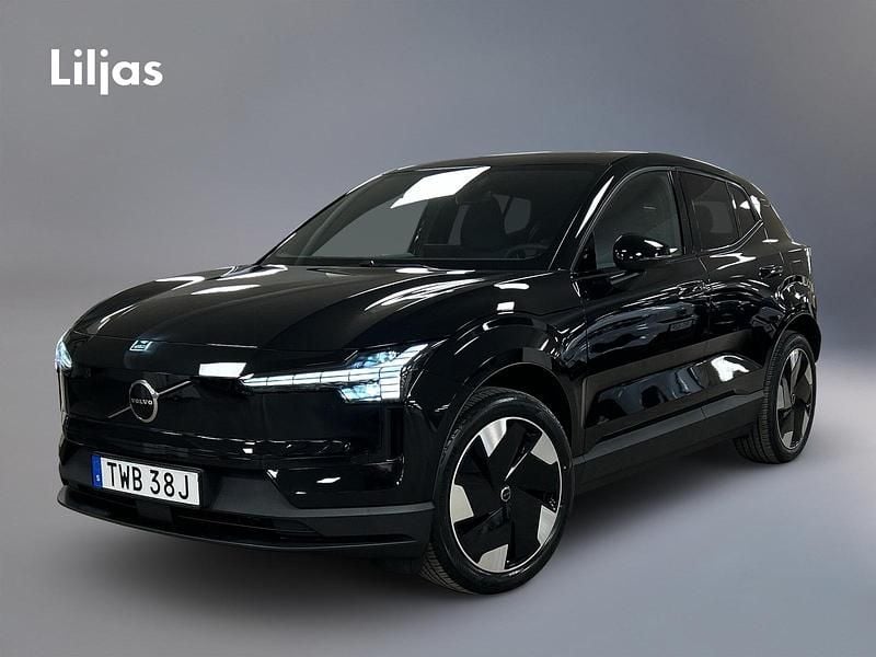 Svart Ny 2026 Volvo EX30 Single Motor Extended Range SUV | 540 800 kr (Marknadspris) - Bild 1/4