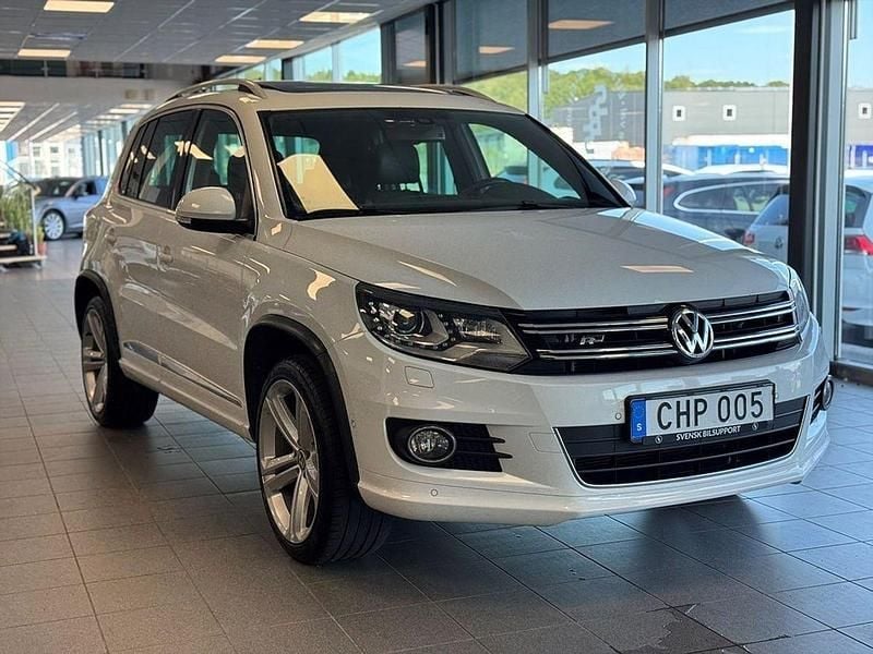 Vit Begagnad 2015 VW Tiguan R-line SUV | 144 900 kr (Marknadspris) - Bild 1/3
