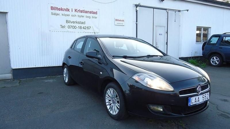 Svart Begagnad 2011 Fiat Bravo Halvkombi | 37 000 kr - Bild 1/4