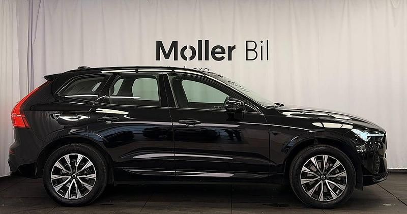Begagnad Volvo XC60 R-Design 250 HK (183 kW) 2023 Svart SUV