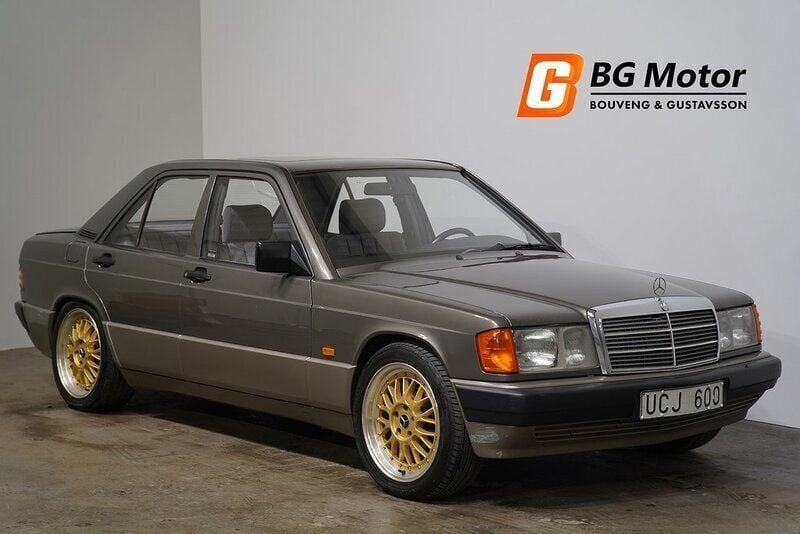 Ljusbrun Begagnad 1992 Mercedes 190 Sedan | 74 900 kr - Bild 1/3