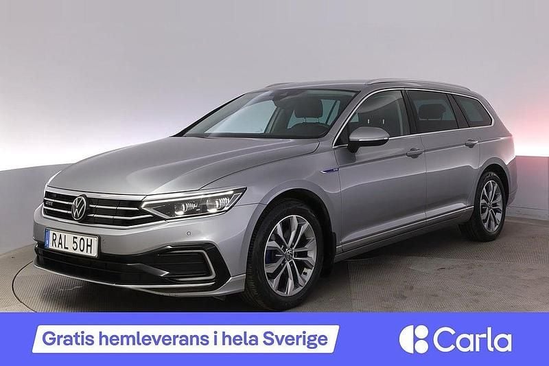 Vit Begagnad 2023 VW Passat Executive Kombi | 266 900 kr (Marknadspris) - Bild 1/4