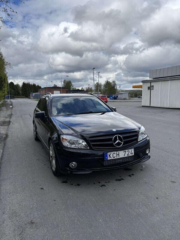 Svart Begagnad 2010 Mercedes C220 AMG Kombi | 69 000 kr (Lite dyr) - Bild 1/4