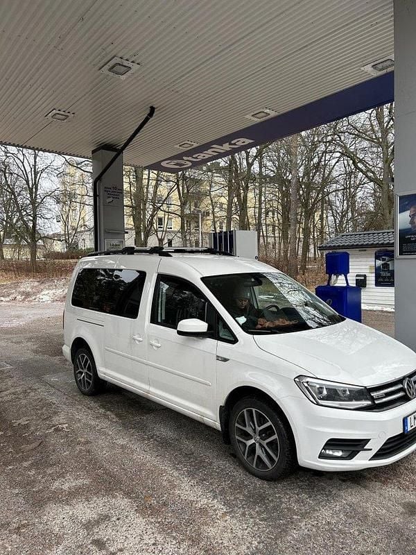 Vit Begagnad 2016 VW Caddy Maxi Life Life Minibuss | 179 000 kr (Superpris) - Bild 1/2