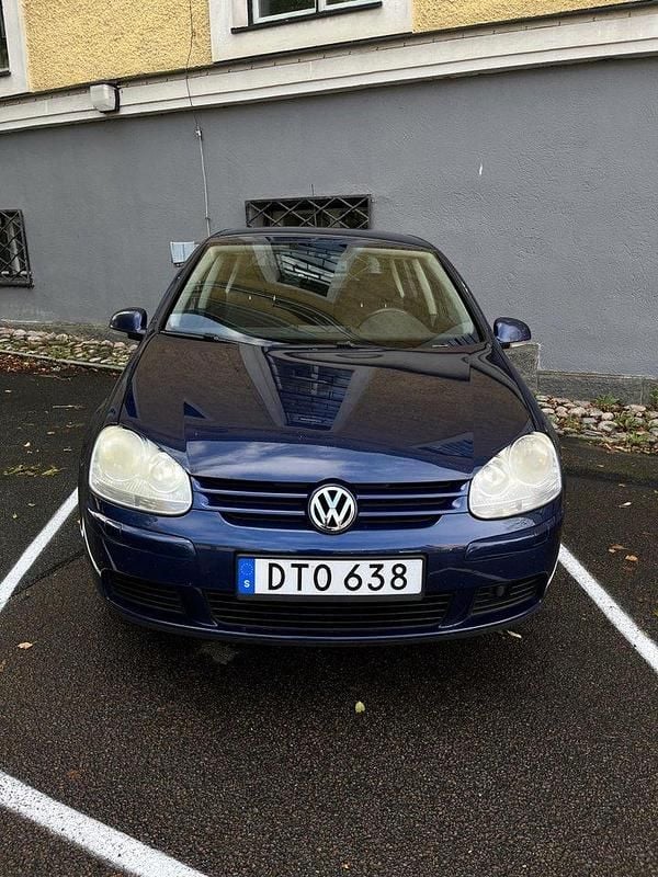 Blå Begagnad 2008 VW Golf VI Trendline Halvkombi | 39 000 kr (Marknadspris) - Bild 1/4