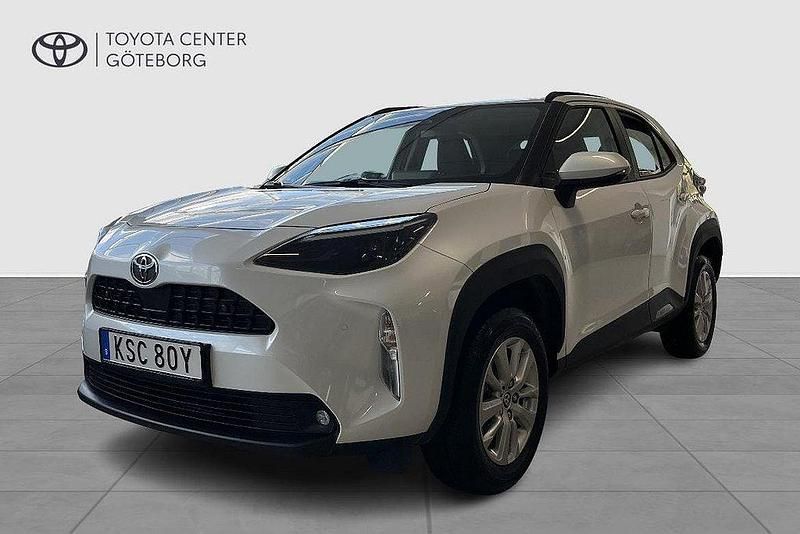 Vit Begagnad 2024 Toyota Yaris Cross Active SUV | 279 900 kr (Marknadspris) - Bild 1/3