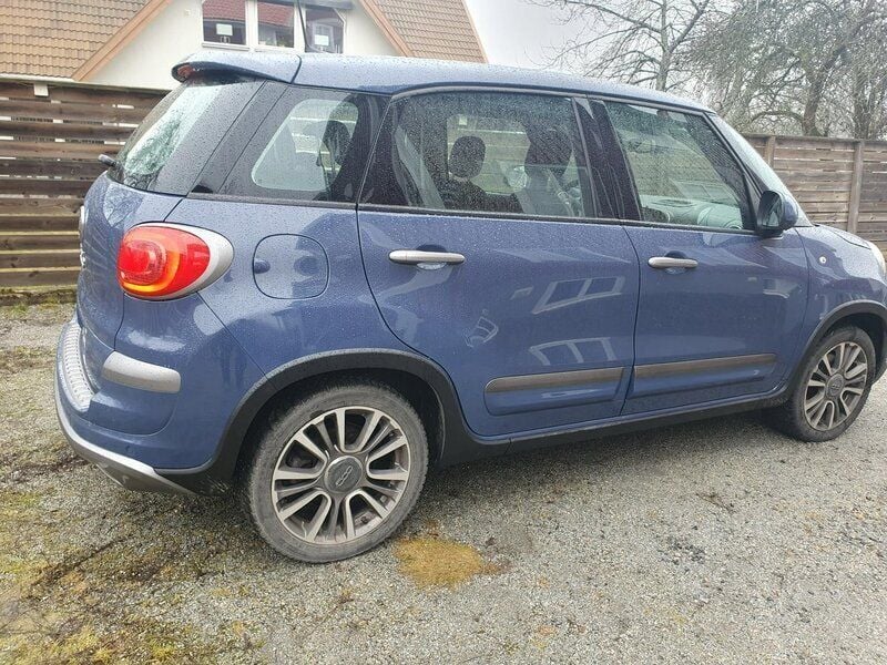 Blå Begagnad 2018 Fiat 500L Cross Minibuss | 97 000 kr - Bild 1/4