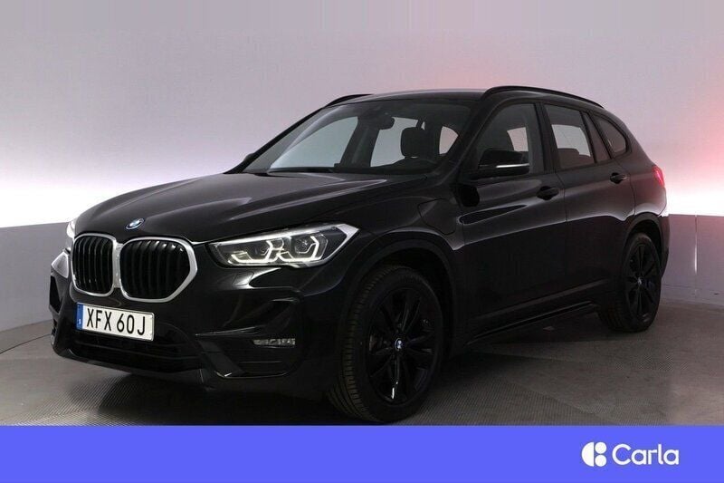 Svart Begagnad 2021 BMW X1 Sport Line SUV | 324 900 kr (Marknadspris) - Bild 1/4