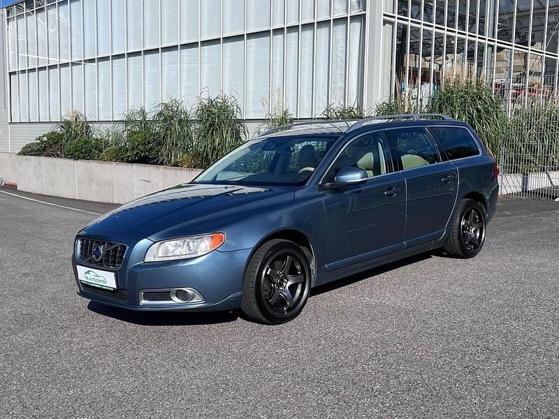 Blå Begagnad 2012 Volvo V70 Summum Kombi | 104 900 kr (Marknadspris) - Bild 1/4
