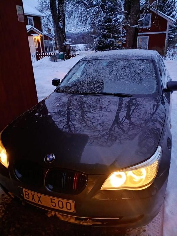 Begagnad BMW 525 218 HK (160 kW) 2008 Grå blå Sedan