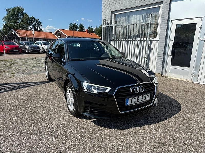 Svart Begagnad 2018 Audi A3 Sportback Proline Halvkombi | 169 900 kr (Marknadspris) - Bild 1/4
