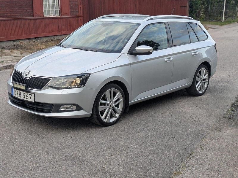 Silver Begagnad 2015 Skoda Fabia Kombi | 79 000 kr (Marknadspris) - Bild 1/3