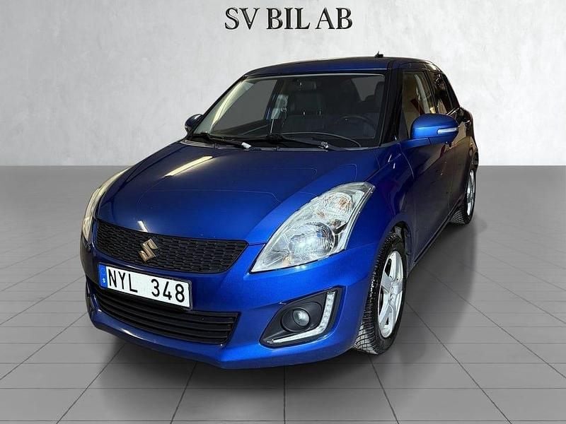 Blå Begagnad 2013 Suzuki Swift Halvkombi | 59 000 kr (Marknadspris) - Bild 1/4