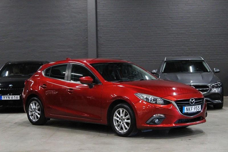 Röd Begagnad 2015 Mazda 3 Core Halvkombi | 99 900 kr (Bra pris) - Bild 1/4