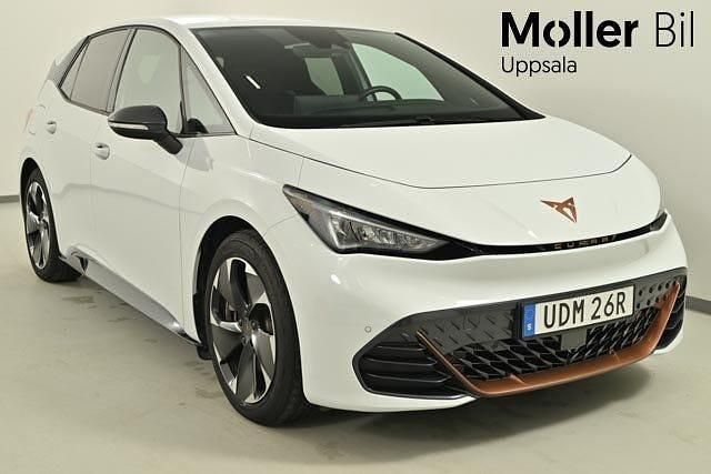 Begagnad Cupra Born e-Boost 169 kW (231 HK) 2025 Glacial white metallic Halvkombi