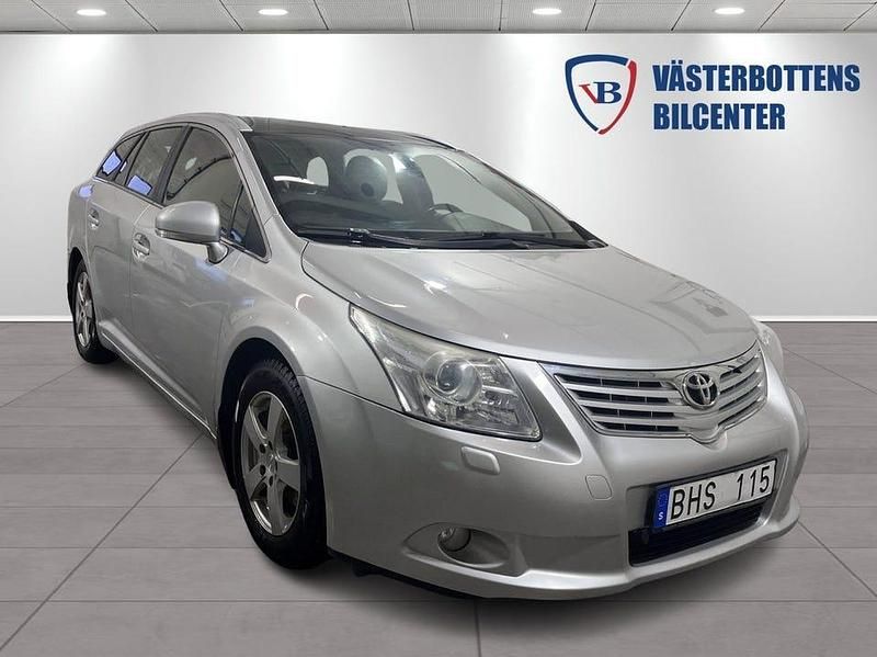 Silver Begagnad 2010 Toyota Avensis Business Edition Kombi | 63 000 kr (Marknadspris) - Bild 1/4