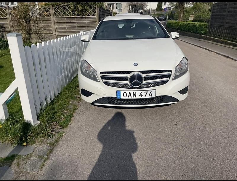 Vit Begagnad 2014 Mercedes A180 Style Halvkombi | 72 000 kr (Marknadspris) - Bild 1/2