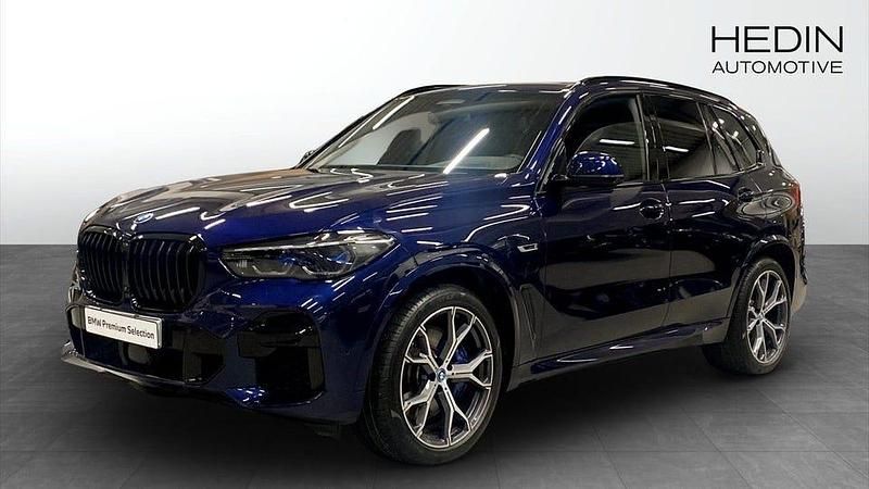 Blå Begagnad 2023 BMW X5 M Sport SUV | 728 700 kr - Bild 1/4