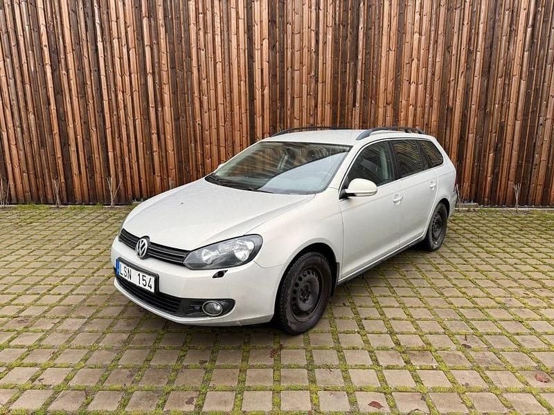 Brun Begagnad 2011 VW Golf VI Halvkombi | 39 900 kr (Bra pris) - Bild 1/4