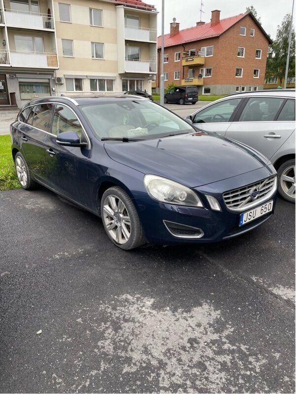 Blå Begagnad 2011 Volvo V60 Summum Kombi | 120 000 kr (Marknadspris) - Bild 1/4