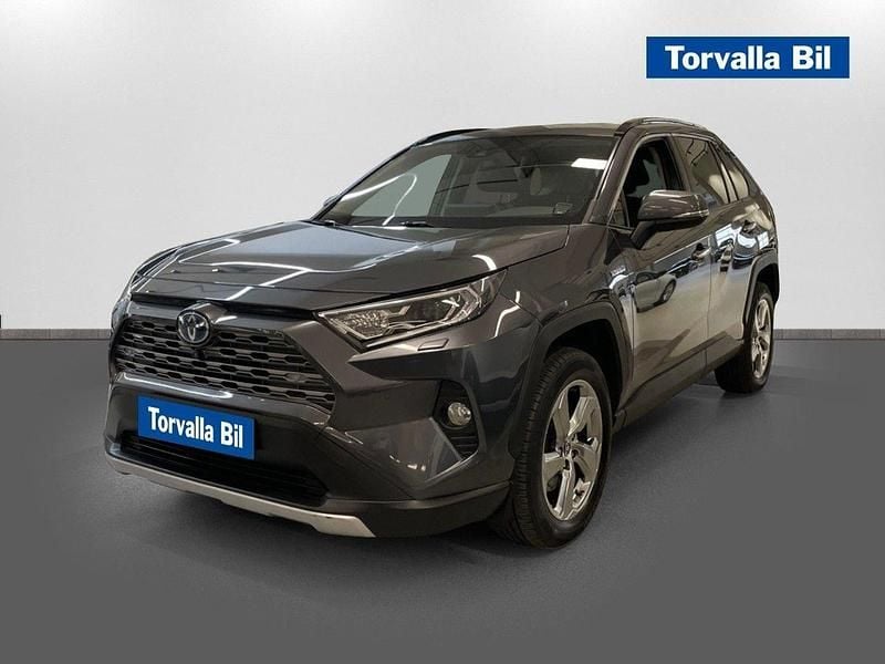 Mörkgrå (grå) Begagnad 2021 Toyota RAV4 Hybrid Executive SUV | 344 900 kr (Bra pris) - Bild 1/4