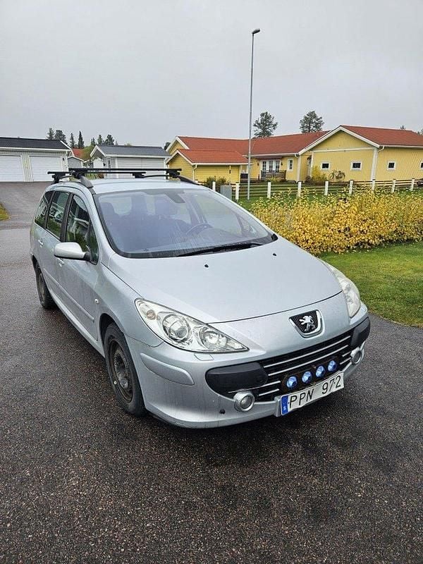 Grå Begagnad 2007 Peugeot 307 Kombi | 25 000 kr (Marknadspris) - Bild 1/3