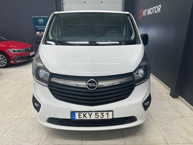 Begagnad Opel Vivaro 116 HK (85 kW) 2015 Vit Minibuss