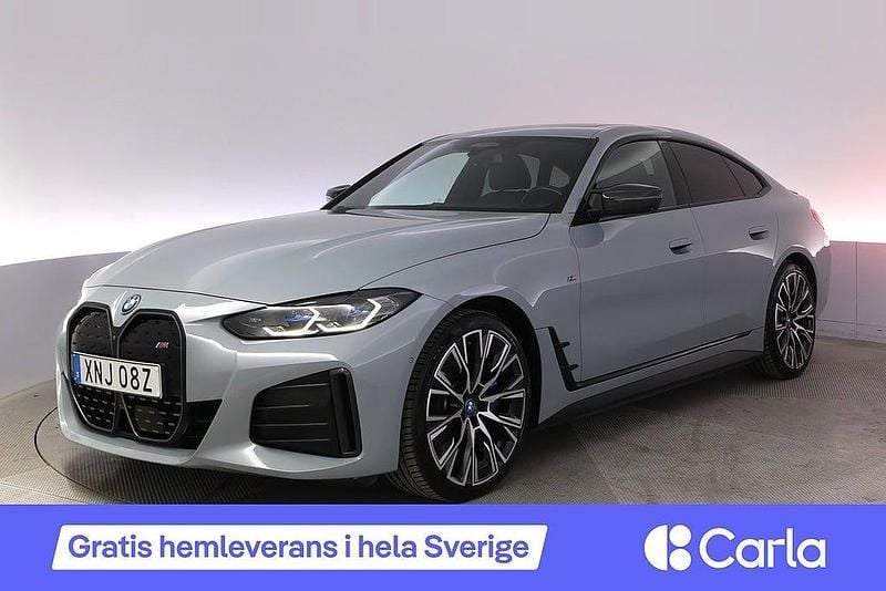 Grå Begagnad 2022 BMW i4 M Sport Sedan | 459 990 kr (Marknadspris) - Bild 1/4