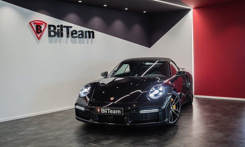 Svart Begagnad 2022 Porsche 911 Turbo S Cabriolet Cab | 2 999 900 kr - Bild 1/4