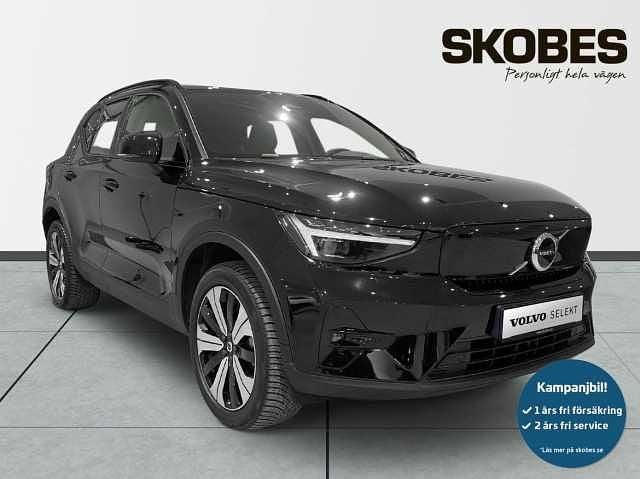 Svart Begagnad 2023 Volvo XC40 Plus SUV | 329 600 kr (Superpris) - Bild 1/3