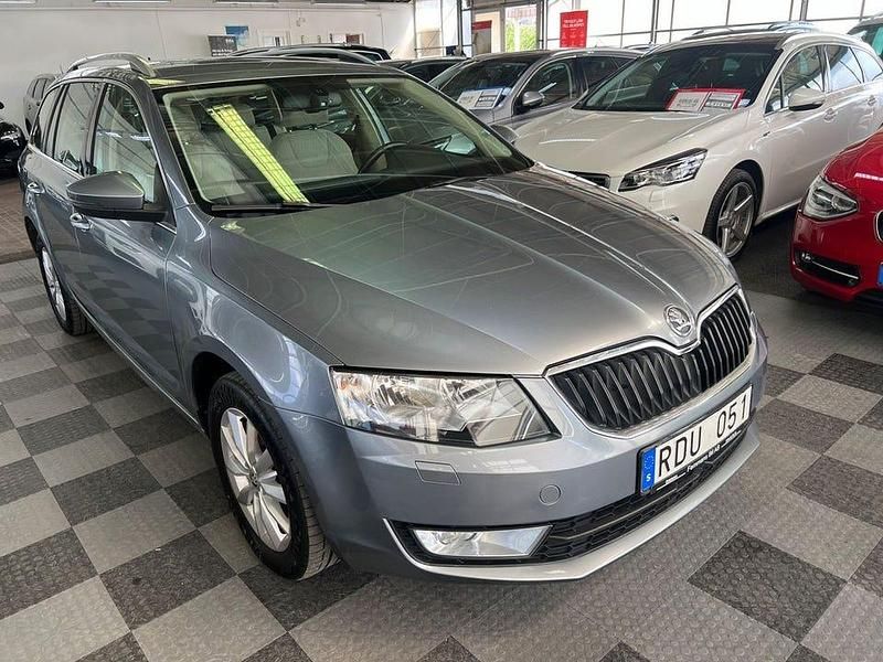 Mörkgrå Begagnad 2013 Skoda Octavia Elegance Kombi | 119 000 kr (Dyr) - Bild 1/4