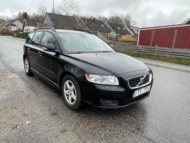 Svart Begagnad 2010 Volvo V50 Momentum Kombi | 29 900 kr (Superpris) - Bild 1/4