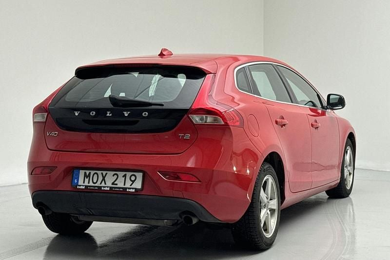 Begagnad Volvo V40 Momentum 120 HK (88 kW) 2015 Röd