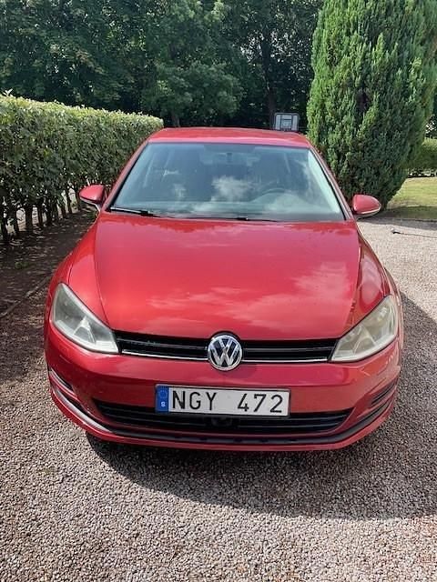 Röd Begagnad 2013 VW Golf VII Halvkombi | 66 000 kr (Bra pris) - Bild 1/4
