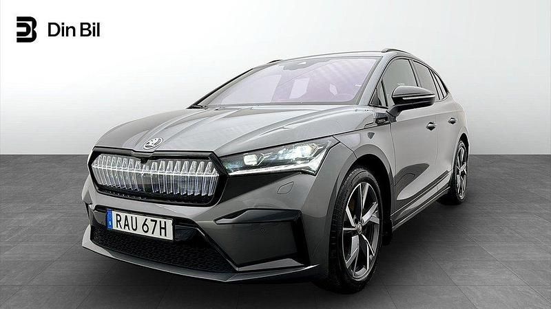 Grå Begagnad 2023 Skoda Enyaq iV SportLine SUV | 474 900 kr (Lite dyr) - Bild 1/4