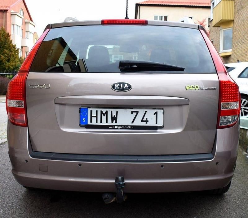 Begagnad Kia Ceed Sportswagon 128 HK (94 kW) 2011 Mörkgrå (grå) Kombi