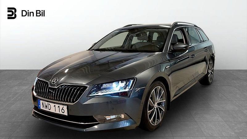 Grå (quartz grey metallic) Begagnad 2015 Skoda Superb Kombi | 209 000 kr (Marknadspris) - Bild 1/4
