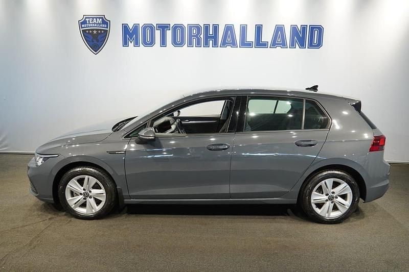 Grå Begagnad 2020 VW Golf VII Life Halvkombi | 234 900 kr (Marknadspris) - Bild 1/4