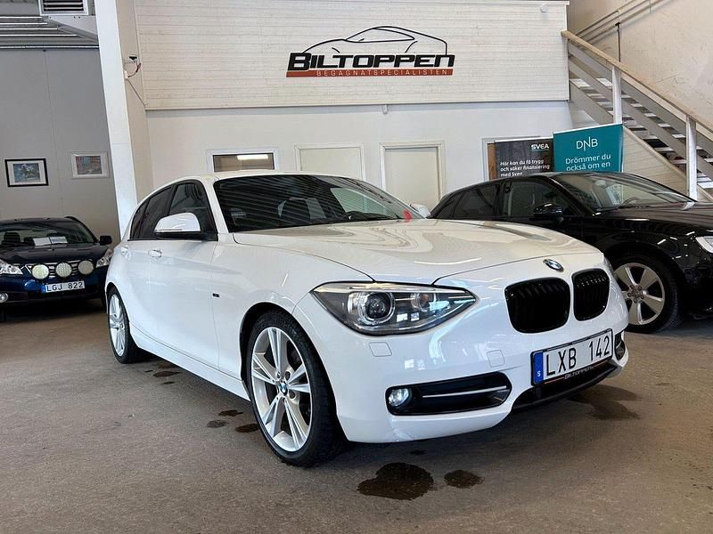 Vit Begagnad 2011 BMW 116 Sport Line Halvkombi | 99 000 kr (Lite dyr) - Bild 1/4
