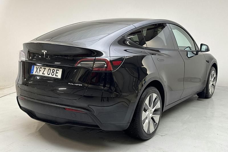 Begagnad Tesla Model Y Long Range AWD 378 kW (514 HK) 2022 Svart SUV