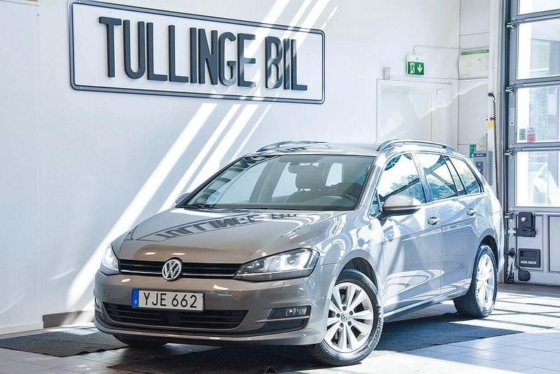 Grå Begagnad 2016 VW Golf VII Kombi | 139 900 kr (Marknadspris) - Bild 1/4