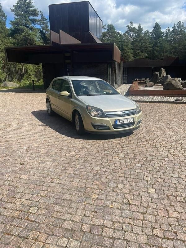 Begagnad 2004 Opel Astra Halvkombi | 11 000 kr (Marknadspris) - Bild 1/4