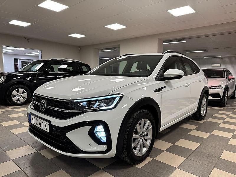 Vit Begagnad 2022 VW Taigo R-line SUV | 234 800 kr (Marknadspris) - Bild 1/4