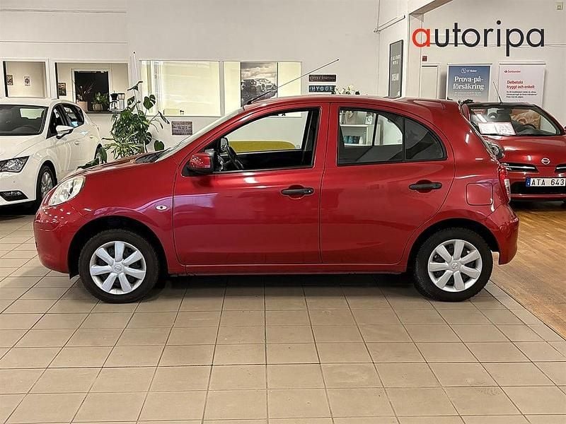 Begagnad Nissan Micra 80 HK (58 kW) 2011 Röd Halvkombi
