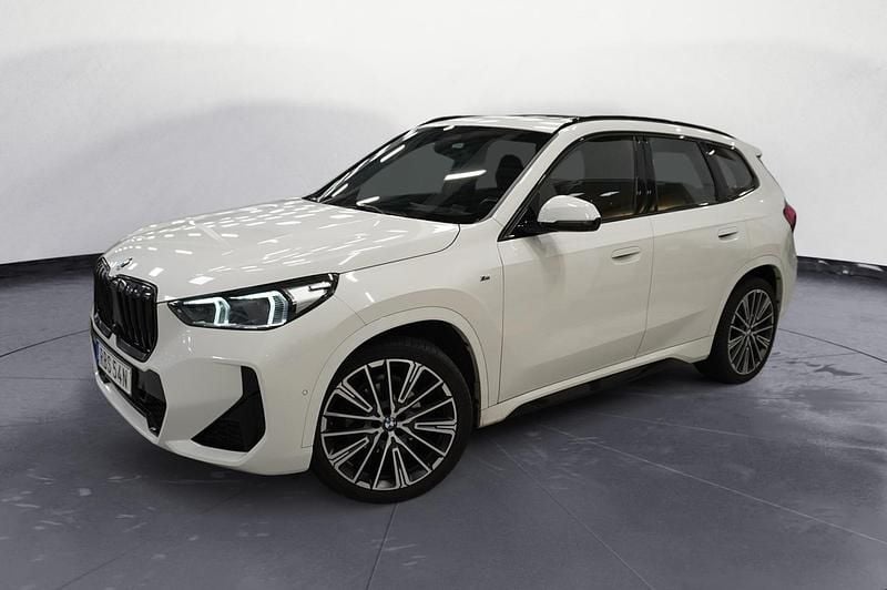 Vit Begagnad 2022 BMW X1 M Sport SUV | 429 800 kr (Lite dyr) - Bild 1/4