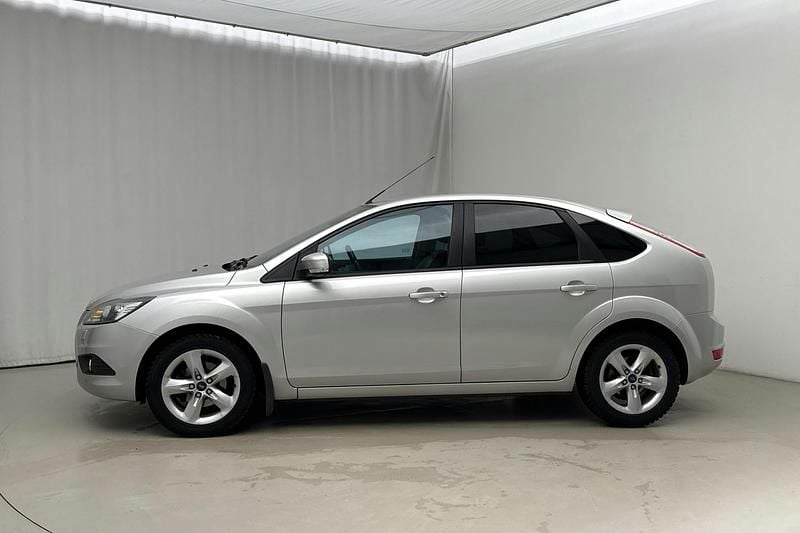 Begagnad Ford Focus Titanium 125 HK (91 kW) 2010 Grå