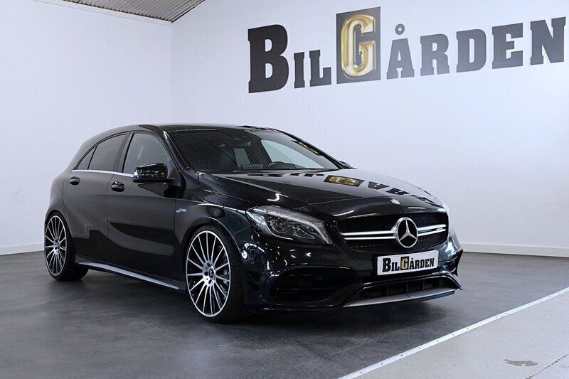Svart Begagnad 2015 Mercedes A45 AMG AMG Halvkombi | 279 900 kr (Marknadspris) - Bild 1/4