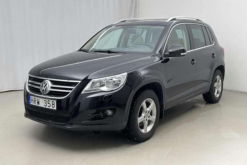 Svart Begagnad 2009 VW Tiguan SUV | 61 500 kr (Marknadspris) - Bild 1/4